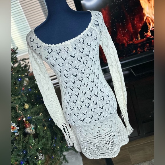 EUC Spell & the Gypsy Collective White Leila off the Shoulder Mini Dress - Picture 13 of 17